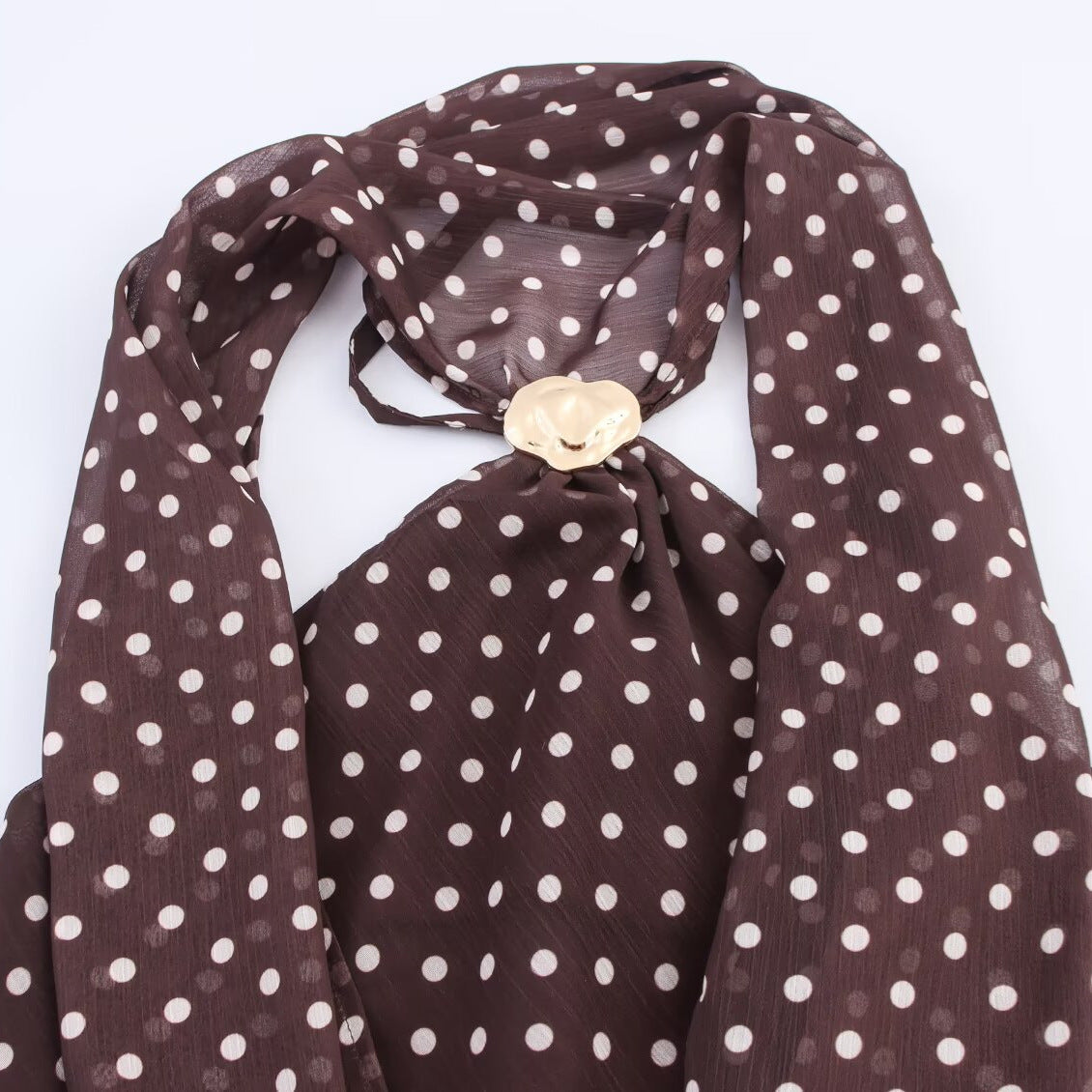 Wave point attached material hanging neck collar top