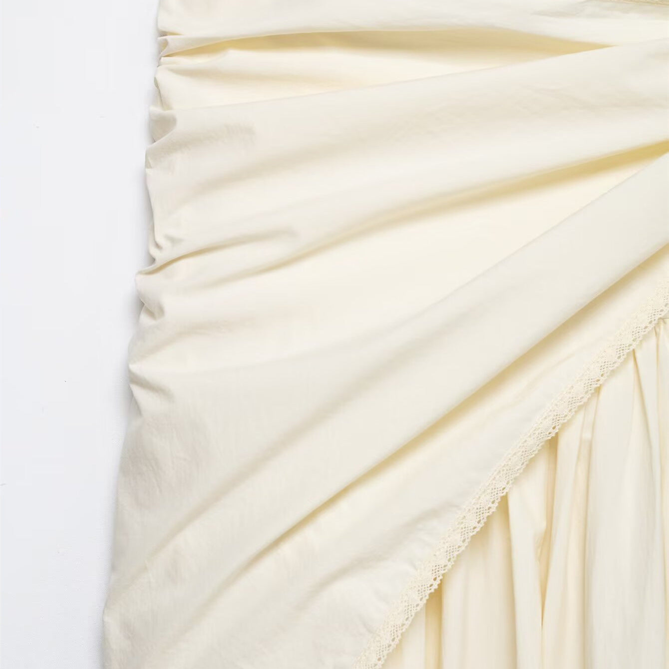 Nathalie fluffy scarf adorned with MIDI skirt