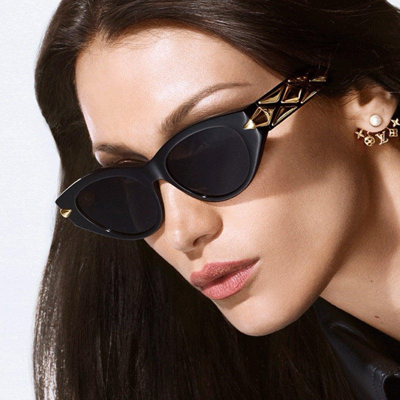 Little Muse" Luxe Winged reto Sunglasses
