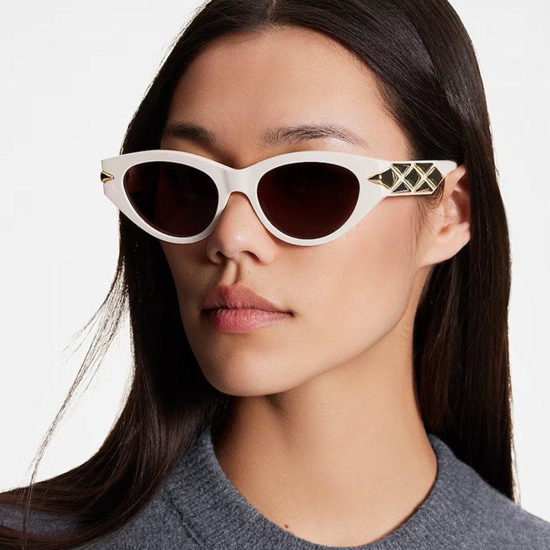 Little Muse" Luxe Winged reto Sunglasses