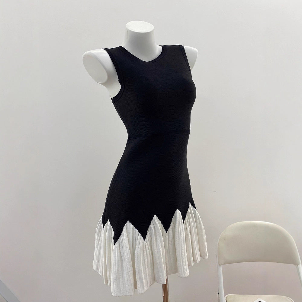 French Chic Style Sleeveless Zipper Side Waist Slimming Black and White Contrast Pleated Dress for Women