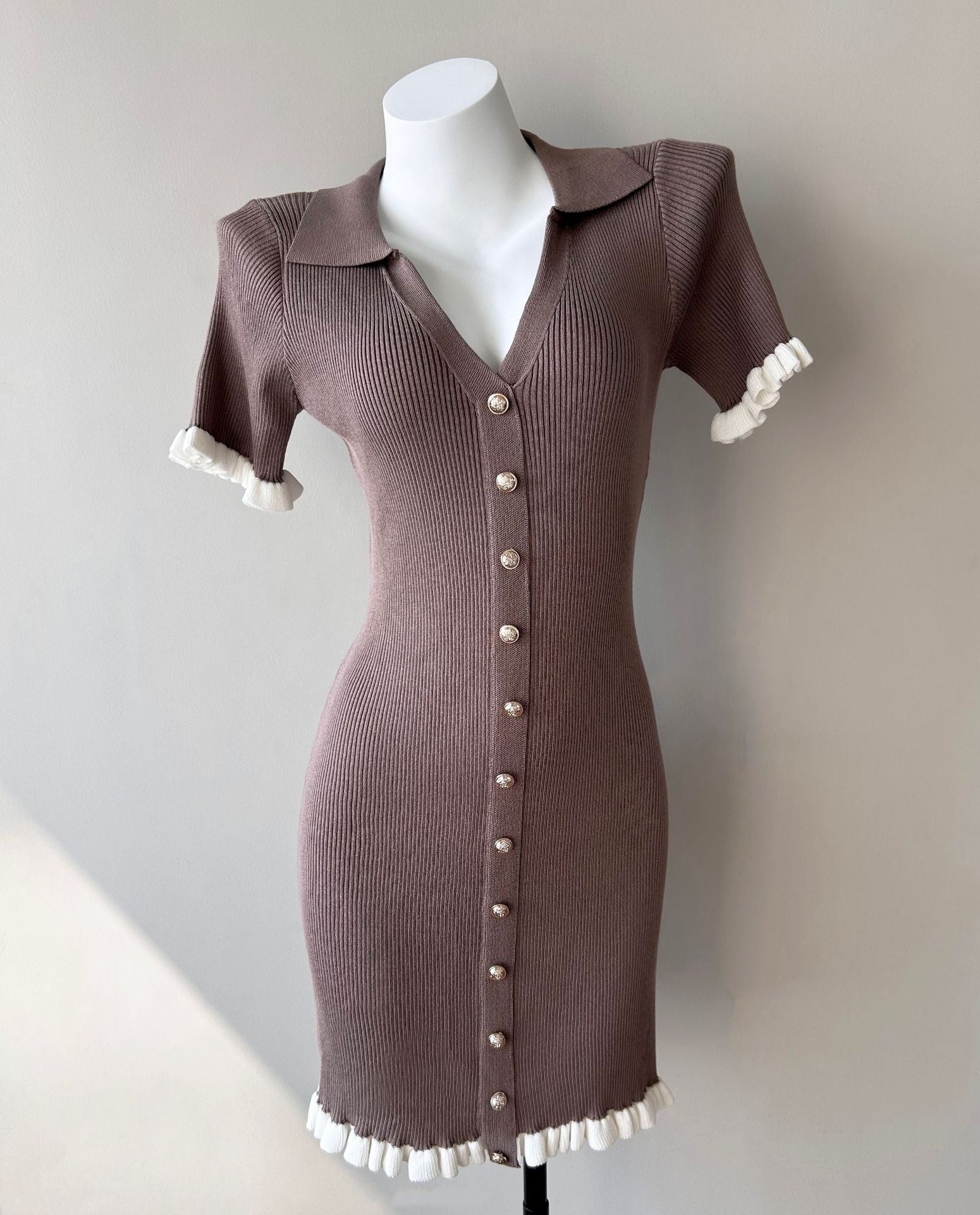 High-Waisted Short Fitted Dress for Women, V-Neck Short Sleeve, Chic and Versatile Mini Dress