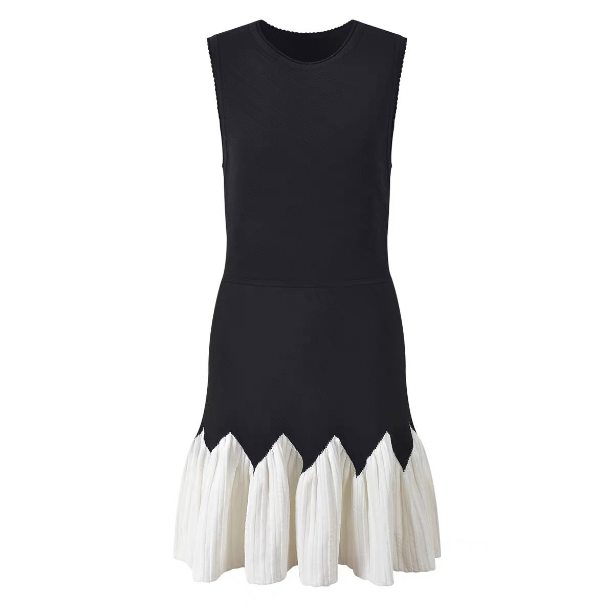 French Chic Style Sleeveless Zipper Side Waist Slimming Black and White Contrast Pleated Dress for Women