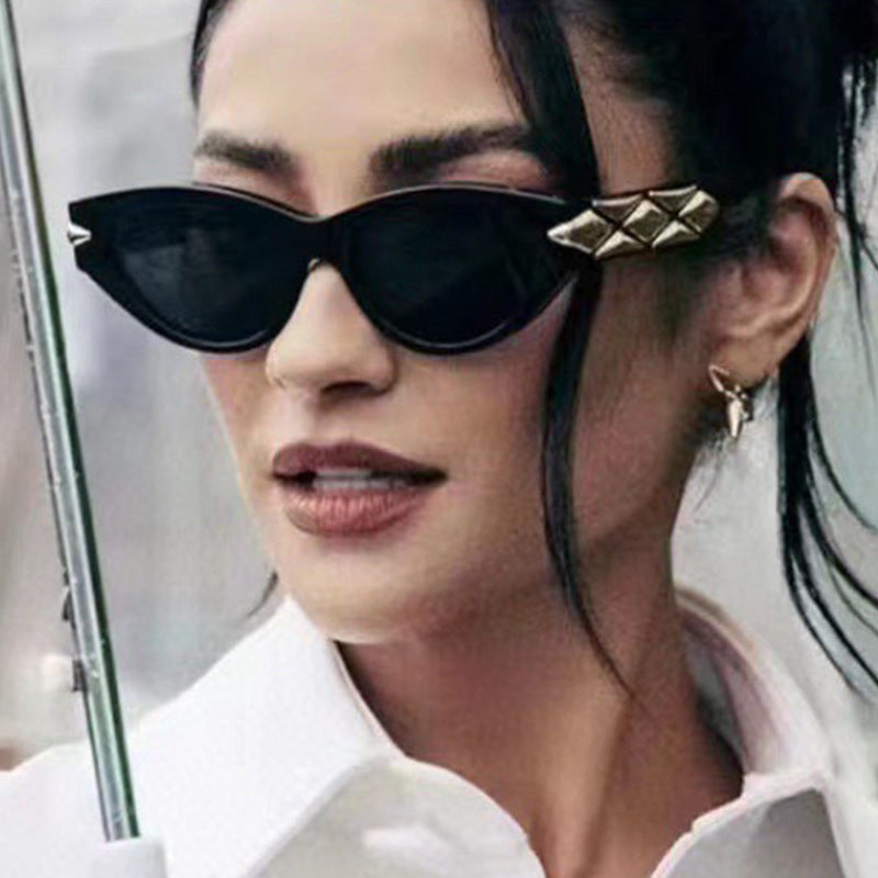 Little Muse" Luxe Winged reto Sunglasses