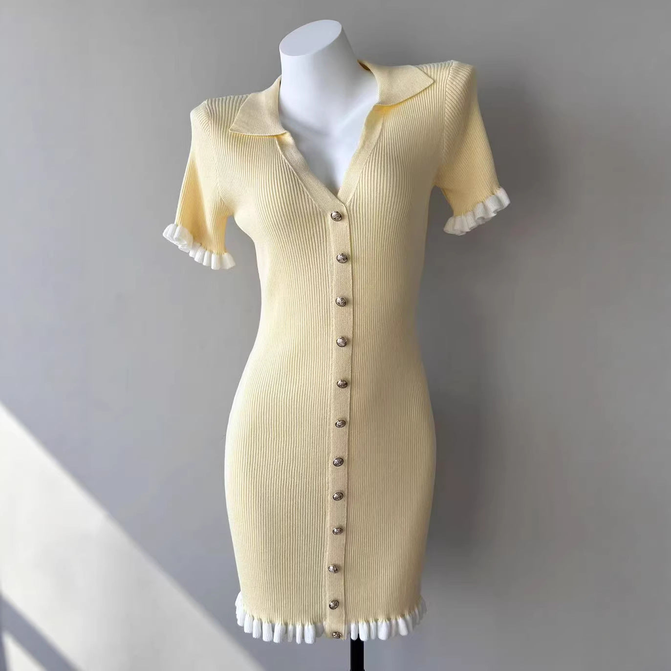 High-Waisted Short Fitted Dress for Women, V-Neck Short Sleeve, Chic and Versatile Mini Dress