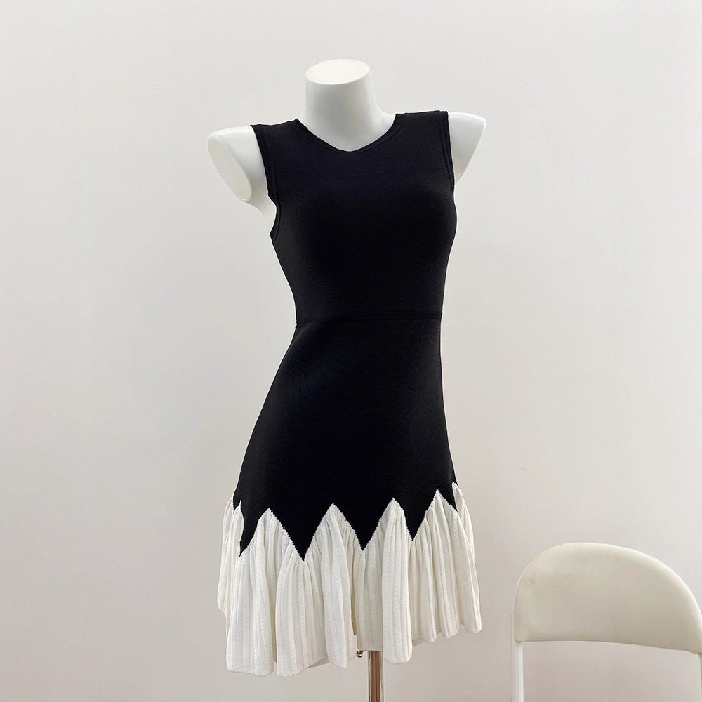 French Chic Style Sleeveless Zipper Side Waist Slimming Black and White Contrast Pleated Dress for Women