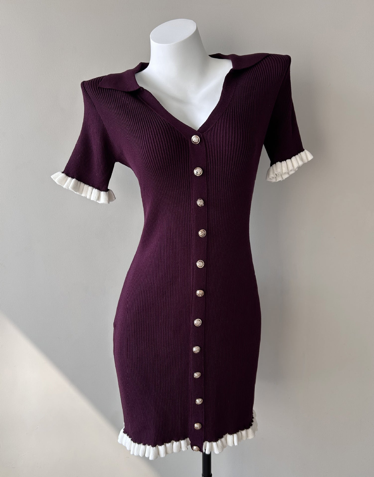 High-Waisted Short Fitted Dress for Women, V-Neck Short Sleeve, Chic and Versatile Mini Dress