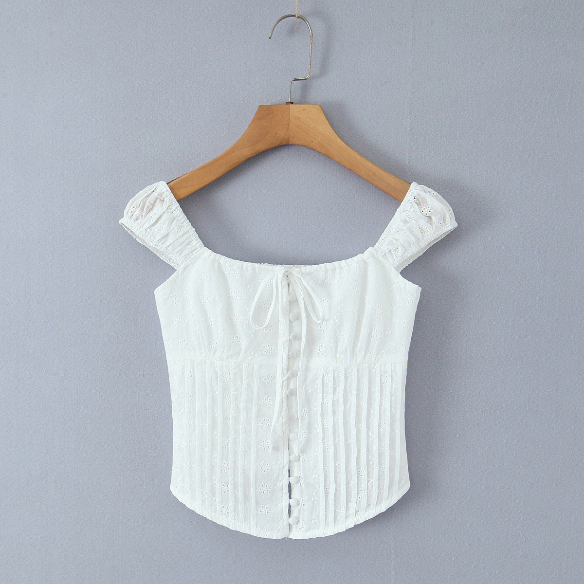 Embroidered pleated single breasted top with floral embroidery