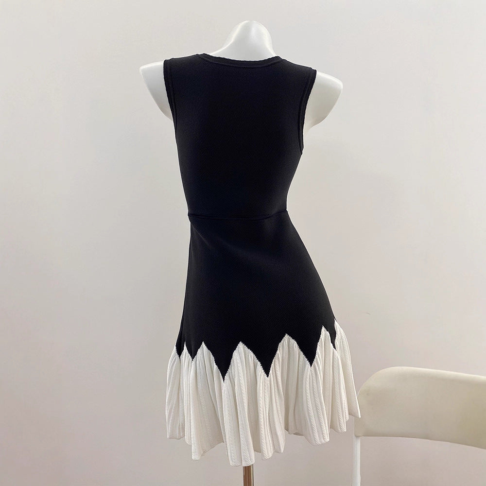 French Chic Style Sleeveless Zipper Side Waist Slimming Black and White Contrast Pleated Dress for Women