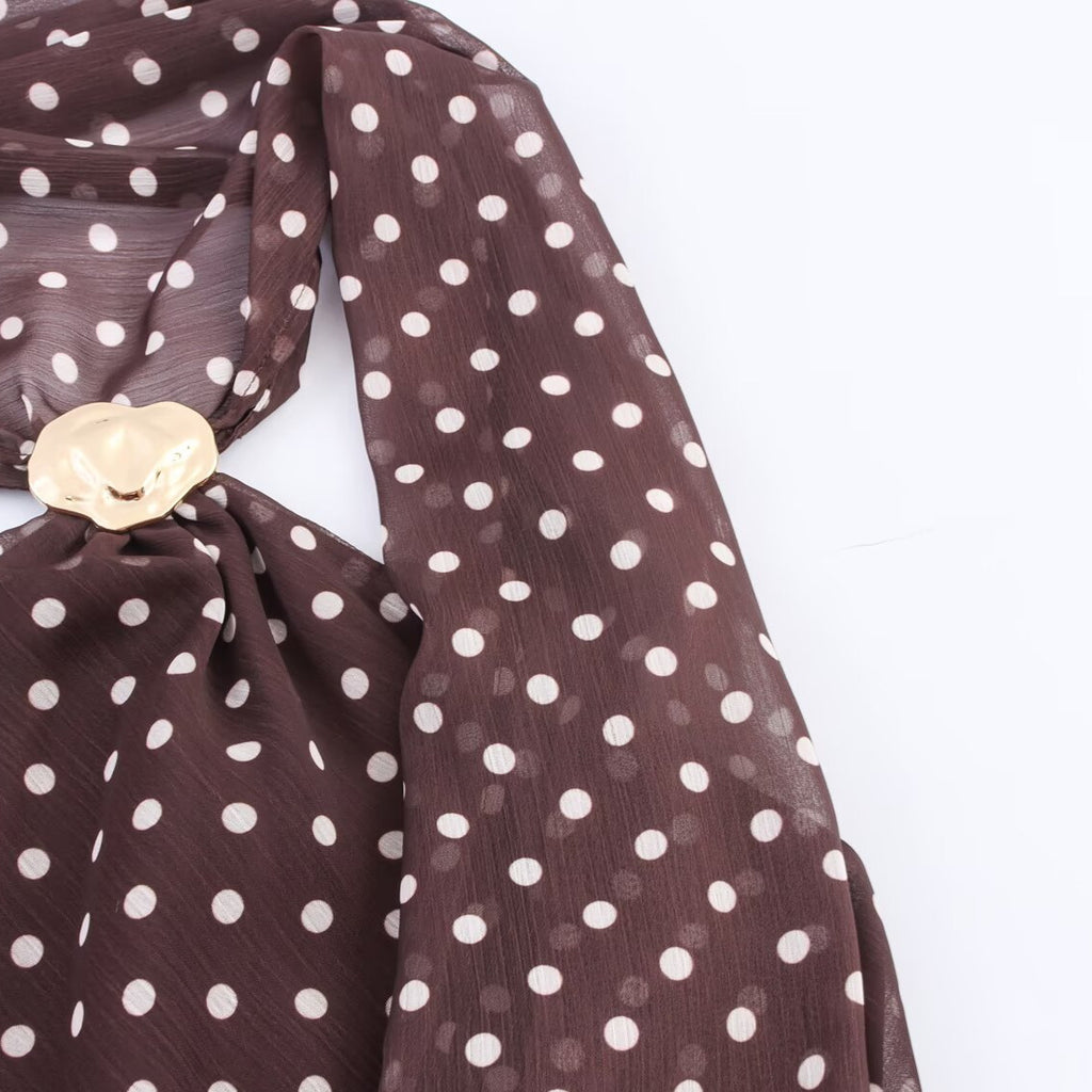 Wave point attached material hanging neck collar top