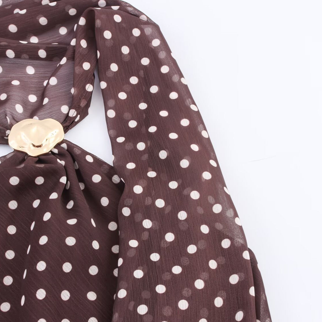 Wave point attached material hanging neck collar top