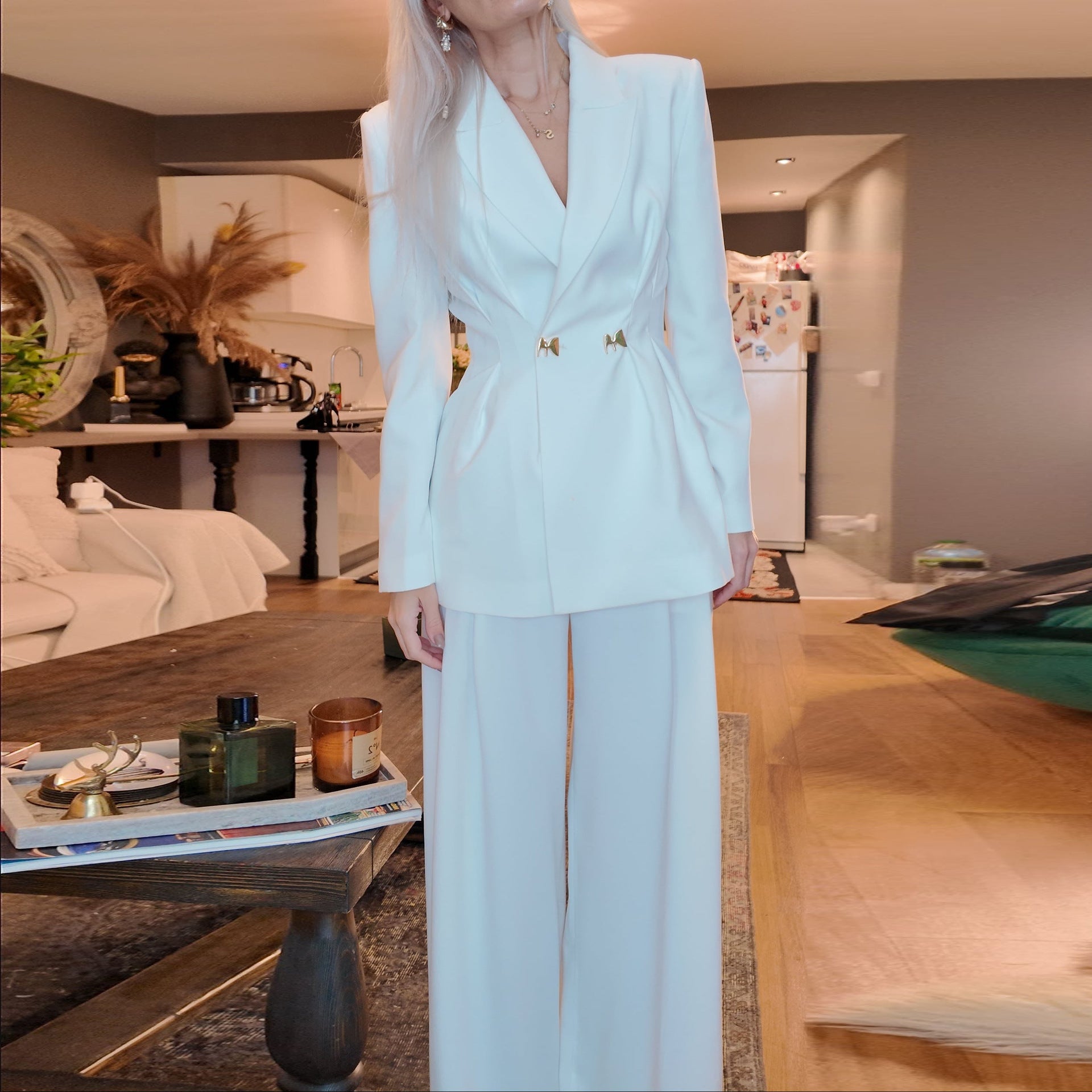 Metal buckle waist cinching suit+solid color straight leg pants